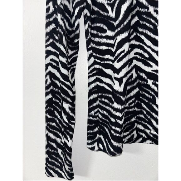 St. John lightweight turtleneck black white zebra print size small new - Picture 9 of 10